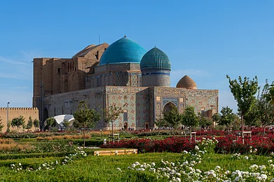 Shutterstock : Mausoleum of Khoja Akhmet Yassawi, Turkestan