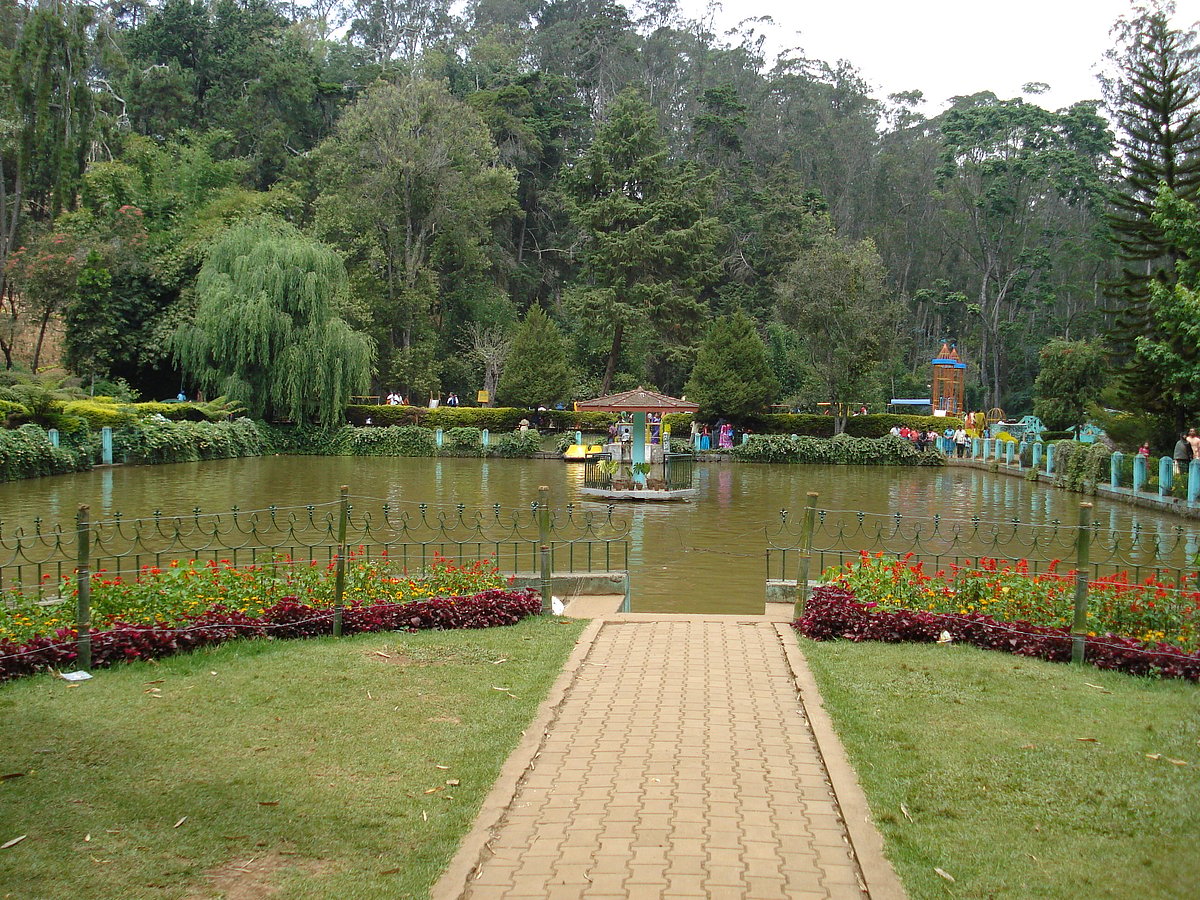 A small lake inside Sims Park