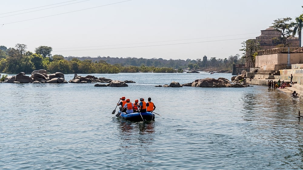 Rafting on the Betwa which flows through the heritage town of Orchha