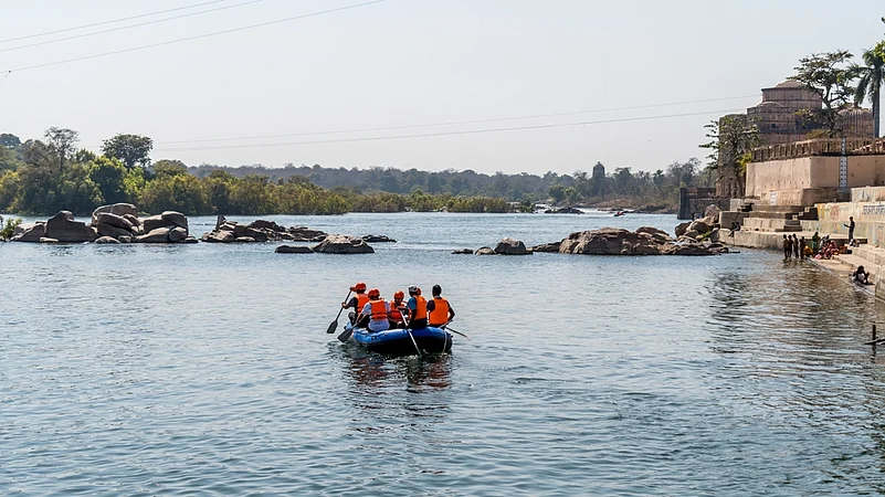 Rafting on the Betwa which flows through the heritage town of Orchha