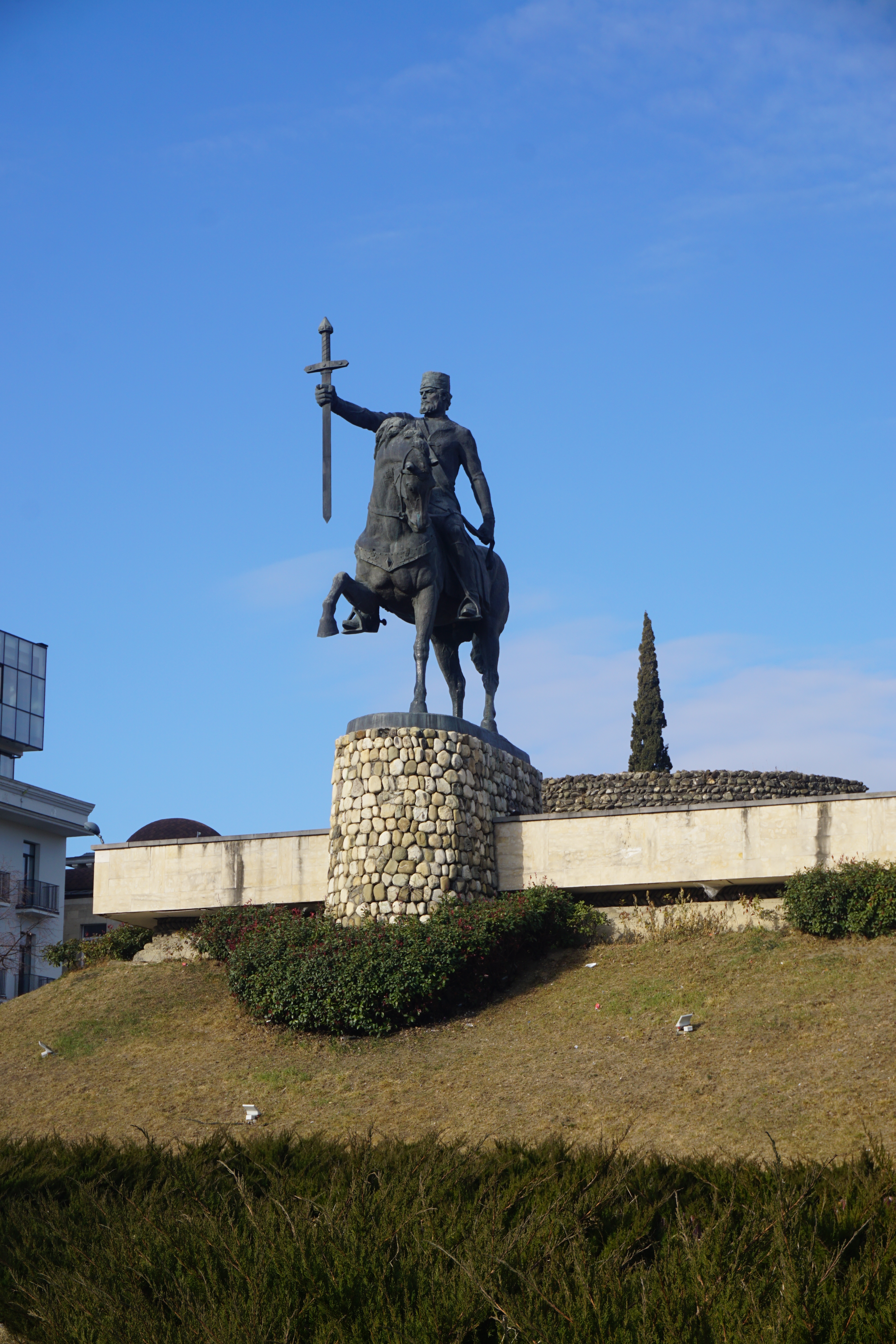 Statue at Batonis Tsikhe fortress