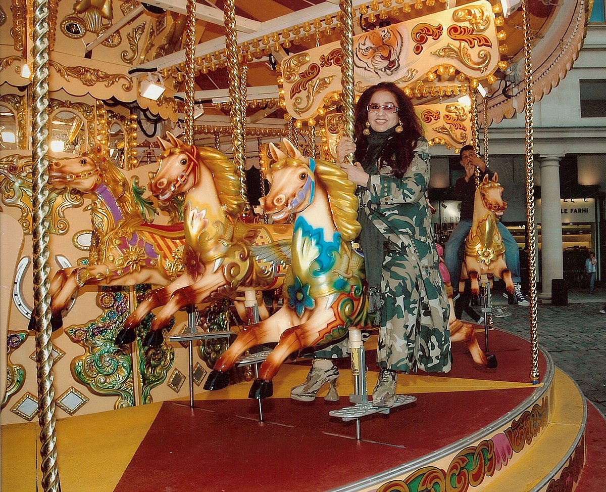 Shahnaz Husain : Husain in Picadilly, London