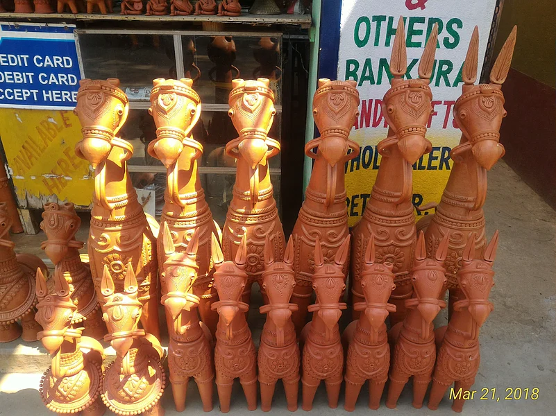 lmost everyone is Kolkata has had these terracotta horse as part of their home decor