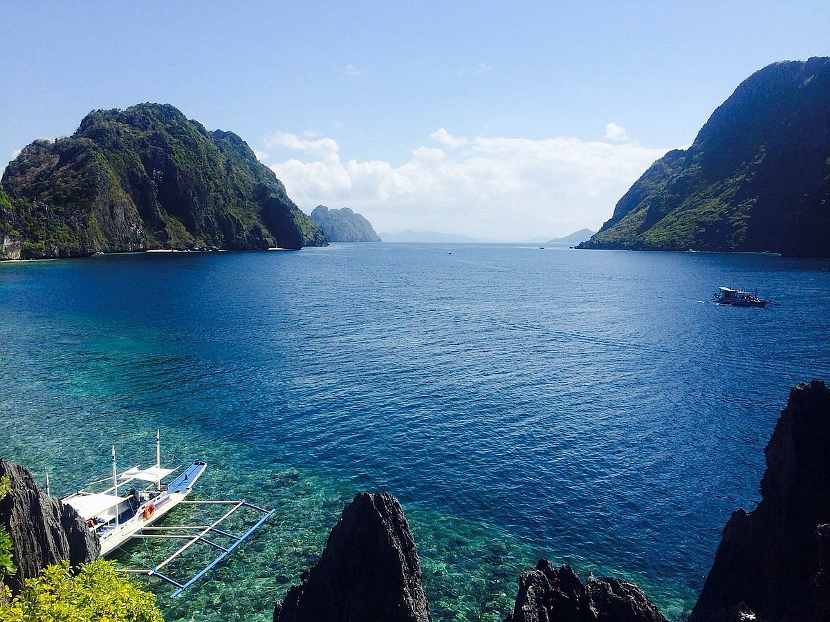 hilippines is lashed by around 10 typhoons every year 