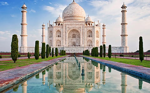 The white marble mausoleum, built by Shah Jahan for his beloved wife Mumtaz Mahal, is a symbol of eternal love and a wonder of the world