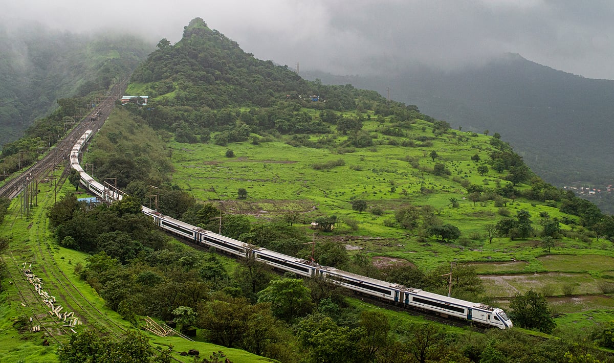 Solapur to Mumbai Vande Bharat Express traversing through Monkey Hill area of Bhor Ghat