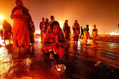 Itiprithul/Shutterstock : Evening prayer at Gangasagar in West Bengal, during the Gangasagar Mela