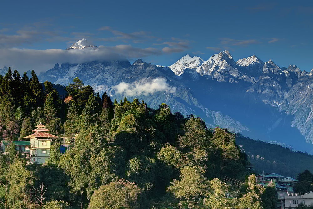 Rudra Narayan Mitra/Shutterstock : Beautiful view of Himalayan mountains at Ravangla, Sikkim