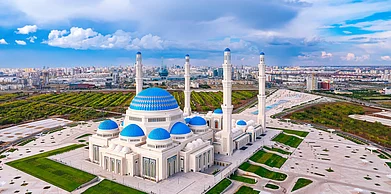Shutterstock : Nur-Sultan, Kazakhstan largest mosque in Central Asia