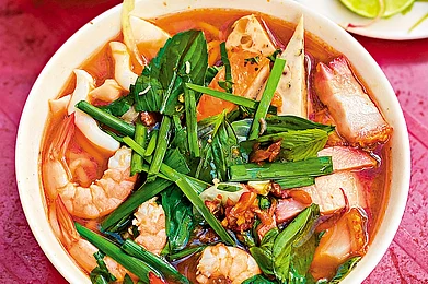 Shutterstock : Bún mam, a fermented fish noodle soup