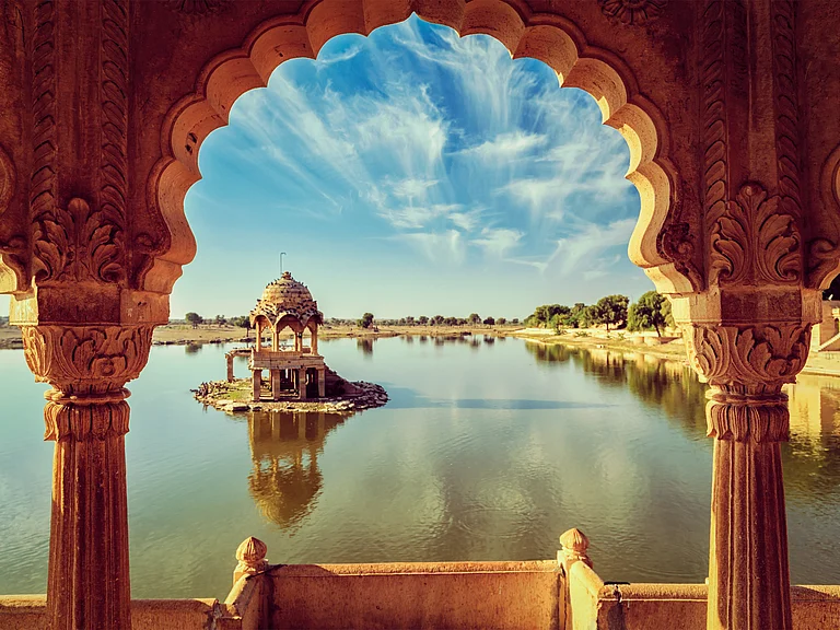 Gadi Sagar through a Rajasthani arch, Jaisalmer - Shutterstock