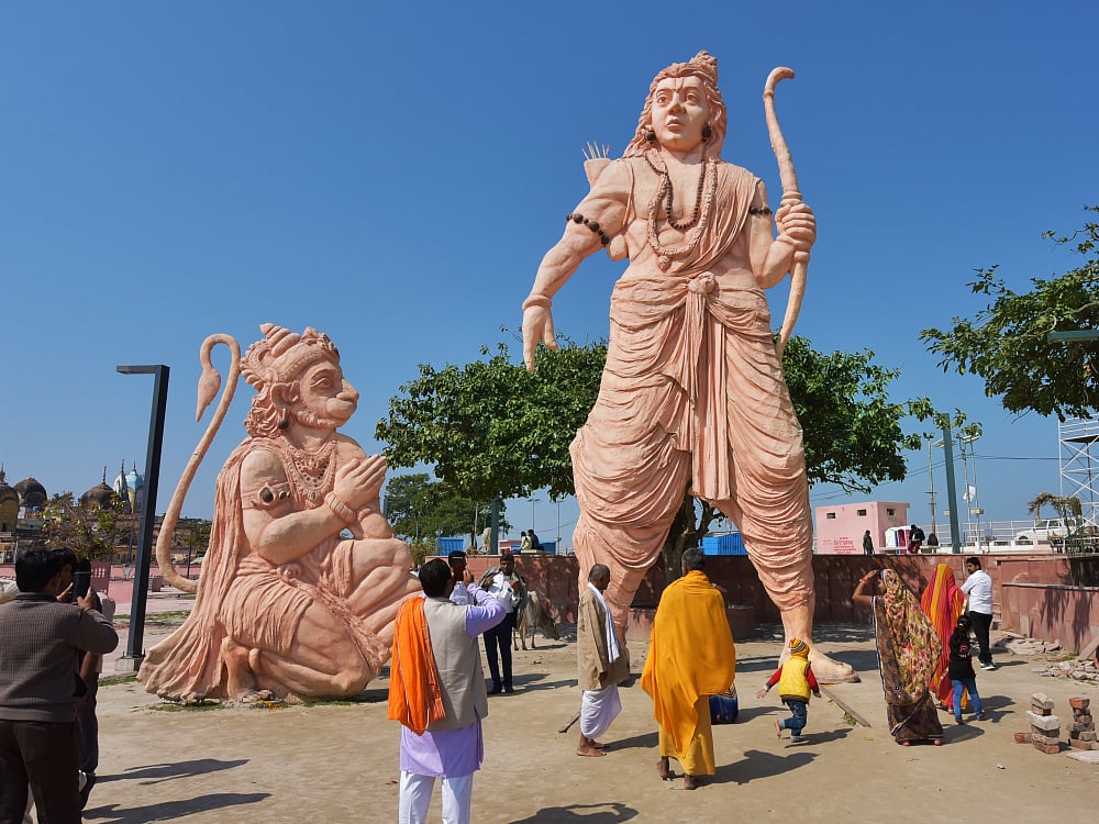 AjayTvm/Shutterstock : Statues of Ram and Hanuman, on the banks of Sarayu river