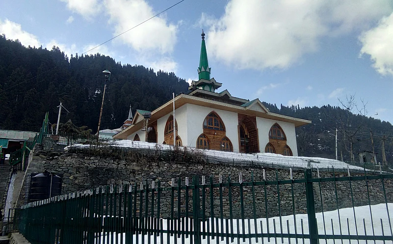 Ziyarat Baba Reshi is the tomb of Baba Payamuddin, a Muslim scholar and saint, and dates back to the 13th century