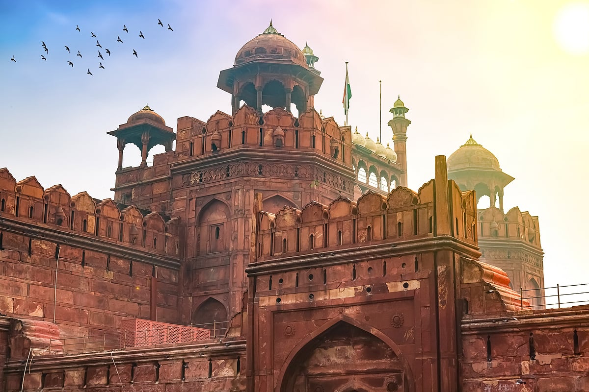 Shutterstock : Red Fort on a winter morning