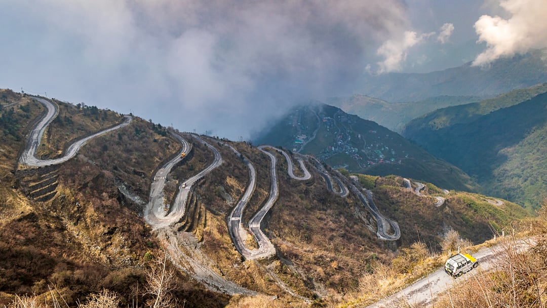 Zig-zag roads in Zuluk