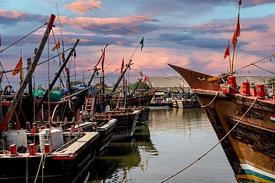 Shutterstock : Dockyard at Porbandar