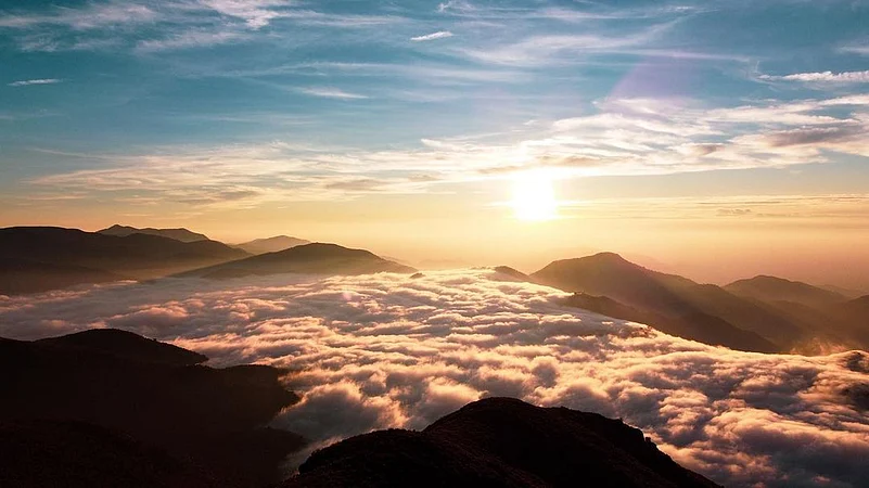 The secnd highest peak in the Eastern Ghats is captivating with the sun rising and fog clusters shining bright