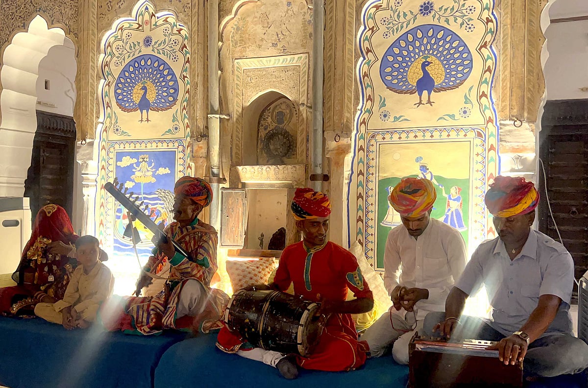 Bhopa Bhopi group performing at Mohar Haveli
