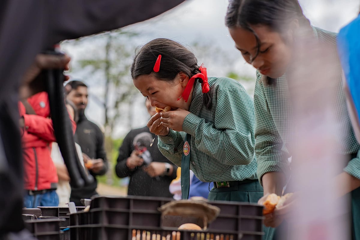 Schoolchildren participated in orange eating contests