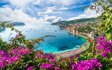 Shutterstock : Aerial view of French Riviera coast with medieval town Villefranche sur Mer