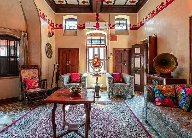 @thechateaugarli/Instagram