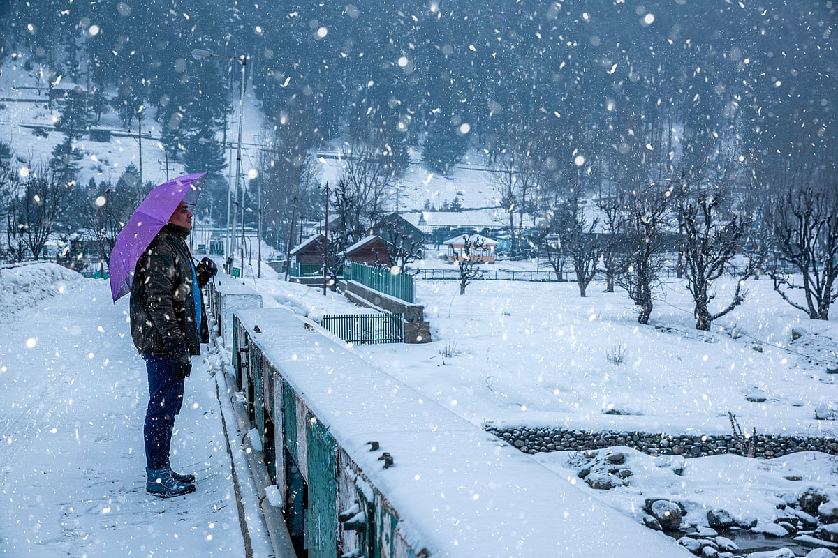 Shutterstock : Gulmarg in Jammu & Kashmir is one of the best places to experience snow in winters