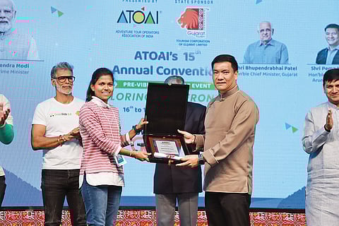 Mr Pema Khandu, Honourable CM, Arunachal Pradesh, felicitates Malavath Poorna, the youngest Indian and youngest woman to scale Mt. Everest