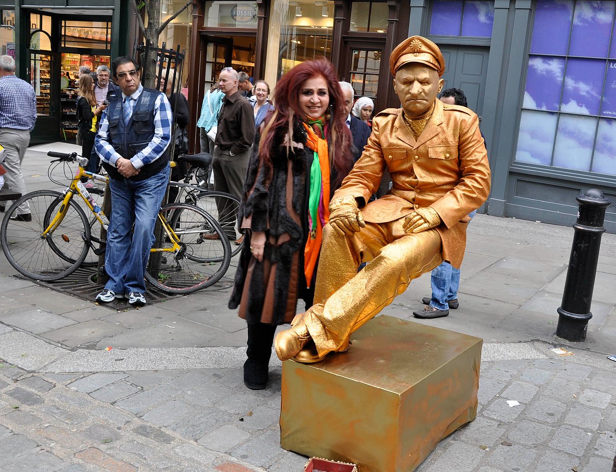 Enjoying Sunday at Covent Garden, London