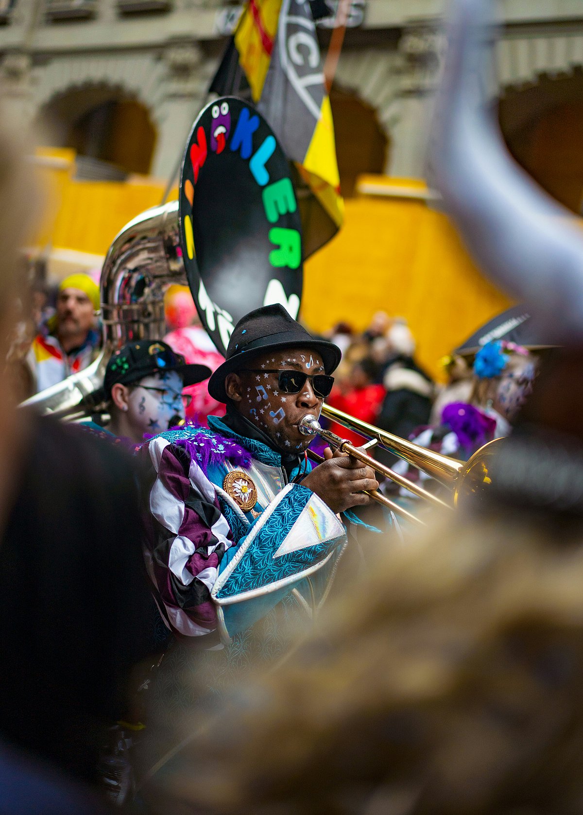 The neighbourhood parties feature live band performances 