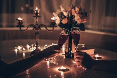 Shutterstock : A couple on a romantic dinner