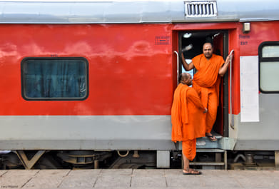 Flickr: Lucy Higgins : A scene from a train platform in India