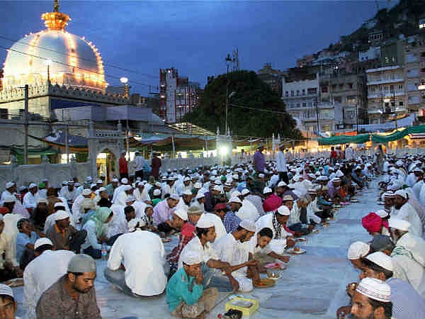People having a meal at a langar at Ajmer Sharif