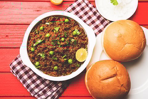 A plate of kheema pav