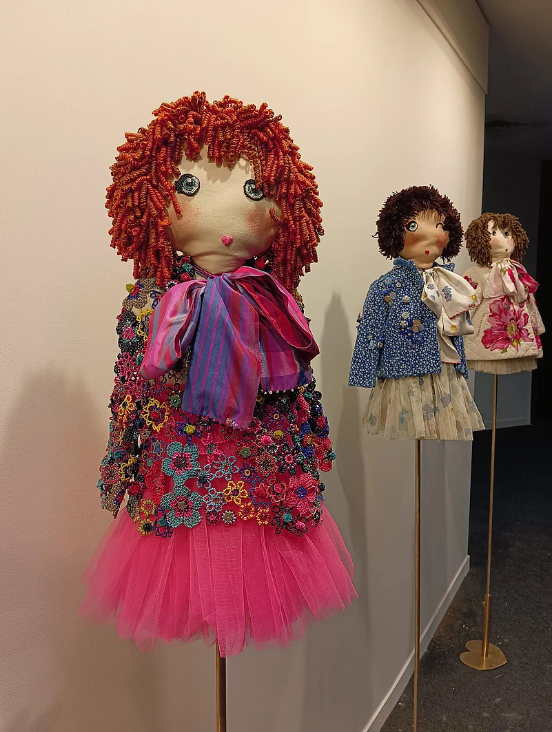 The miniature Péro dolls