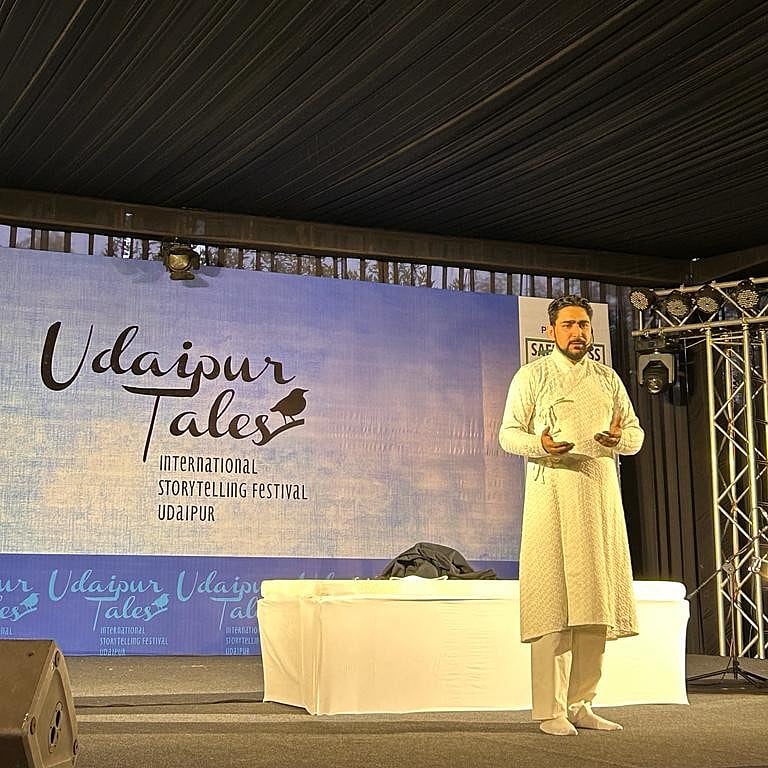 Agha performing one of his stories