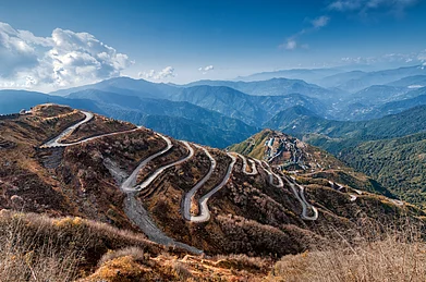 Shutterstock : Beautiful Curvy roads on Old Silk Route, Sikkim