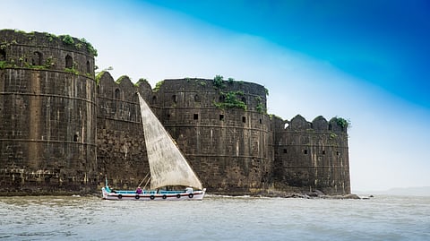 A boat reaches the fort