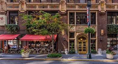 Library Hotel/Official website : The Library Hotel in New York is home to over 6,000 books and is inspired by the Dewey Decimal System