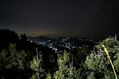 Unsplash : Starry twilight in Mukteshwar, Uttarakhand