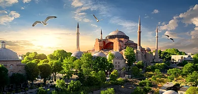 Shutterstock : Hagia Sophia in sunlight