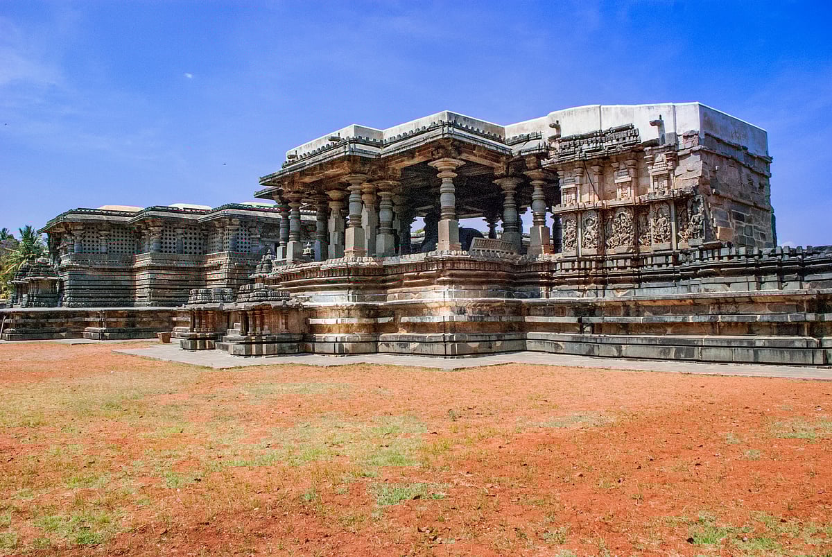 The Nandi mandapams at Halebid