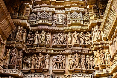 Shutterstock : Close up of artful carved walls of Kandariya Mahadeva Temple, Khajuraho