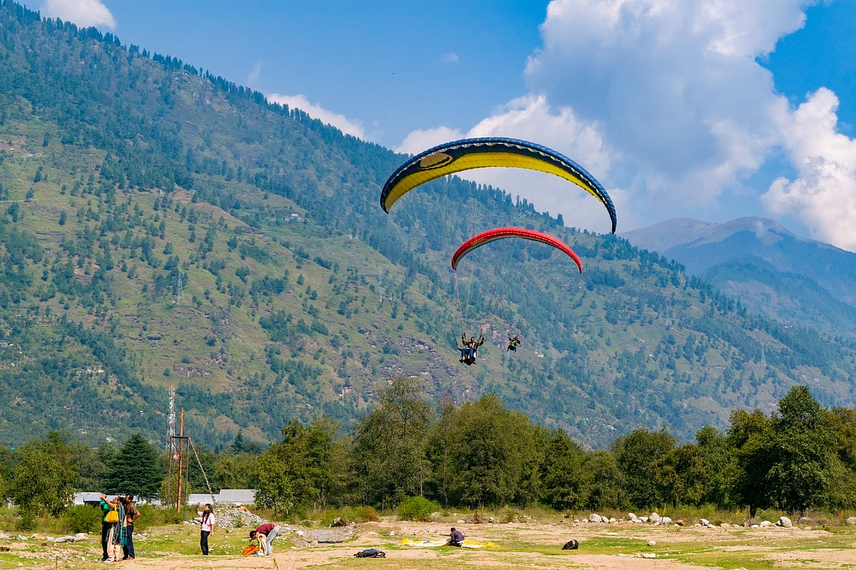 Shutterstock : Paragliding is a popular tourist activity in Himachal Pradesh