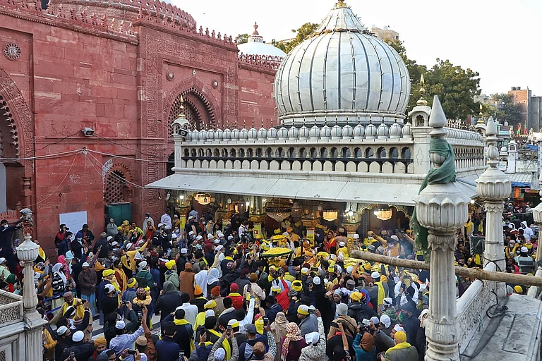 Basant Panchami being celebrated at Nizamuddin Dargah - @amit_captures