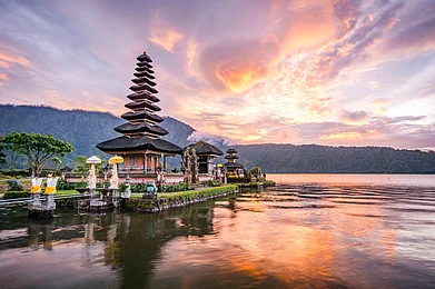 Shutterstock : Pura Ulun Danu Bratan, Hindu temple, Bratan lake