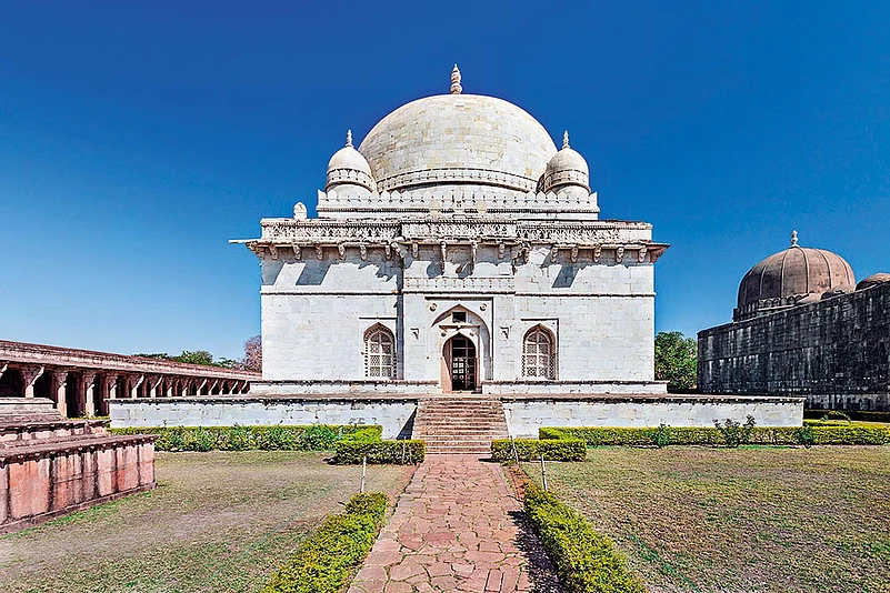Hoshang Shahs Tomb, inspiration behind the
Taj Mahal