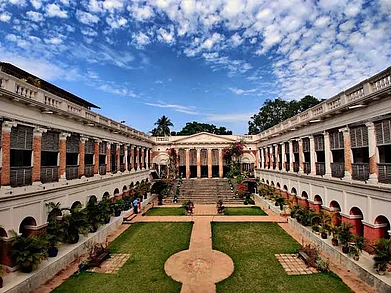 @therajbaribawaliofficial
/Instagram : The centuries-old Rajbari Bawali has been beautifully restored