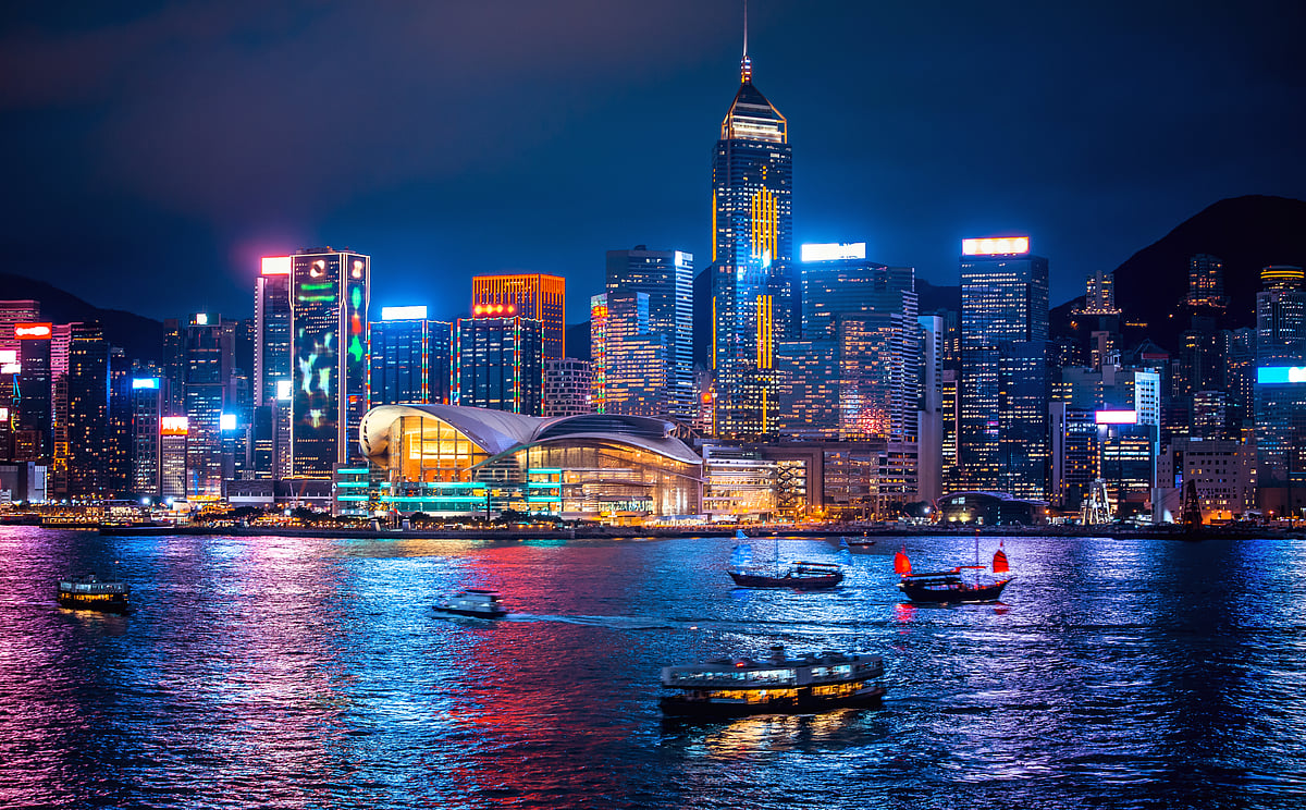 Shutterstock : Night view of Hong Kong