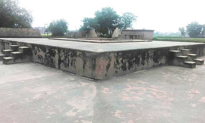 Takht-i-Akbari, the platform in Kalanaur where a young Akbar was crowned king
