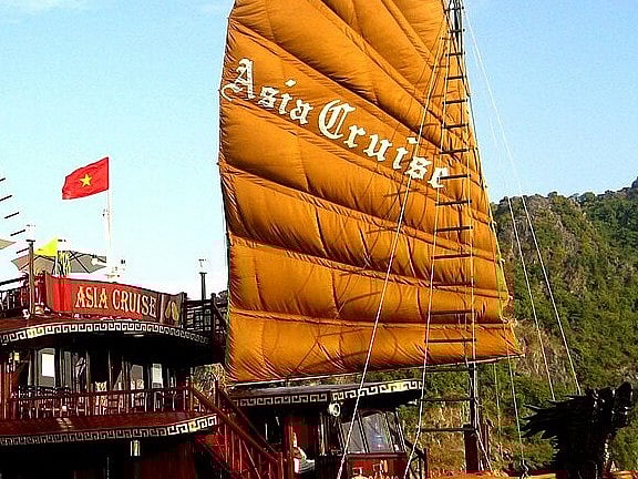 Ha Long Bay Boat Ride